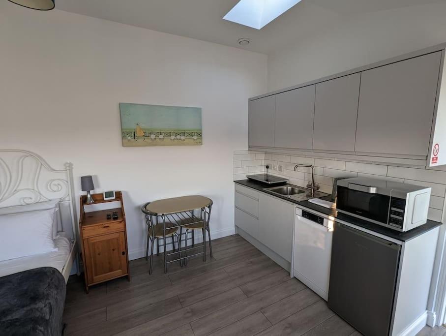 The @ Cleeve Hill Appartement
